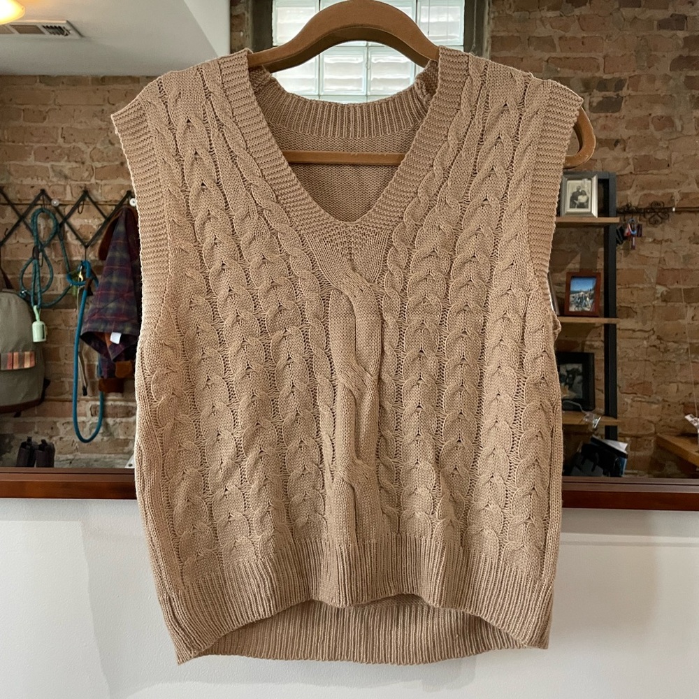 Source Unknown Tan V-Neck Cable Knit Top